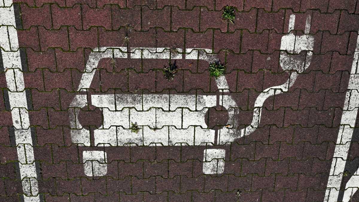 EU 2035 combustion-engine ban review: what's at stake