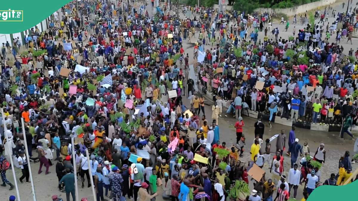 Breaking: Panic as security operative guns down hunger protester in popular northern state