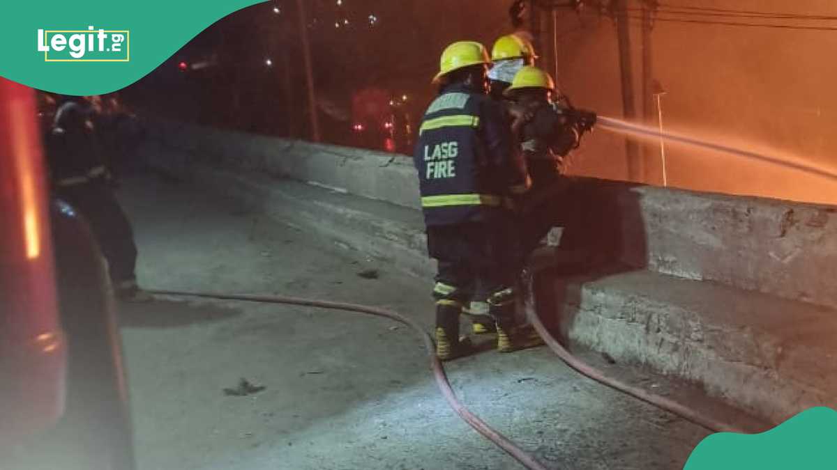 Breaking: Tension as fire erupts under Lagos bridge