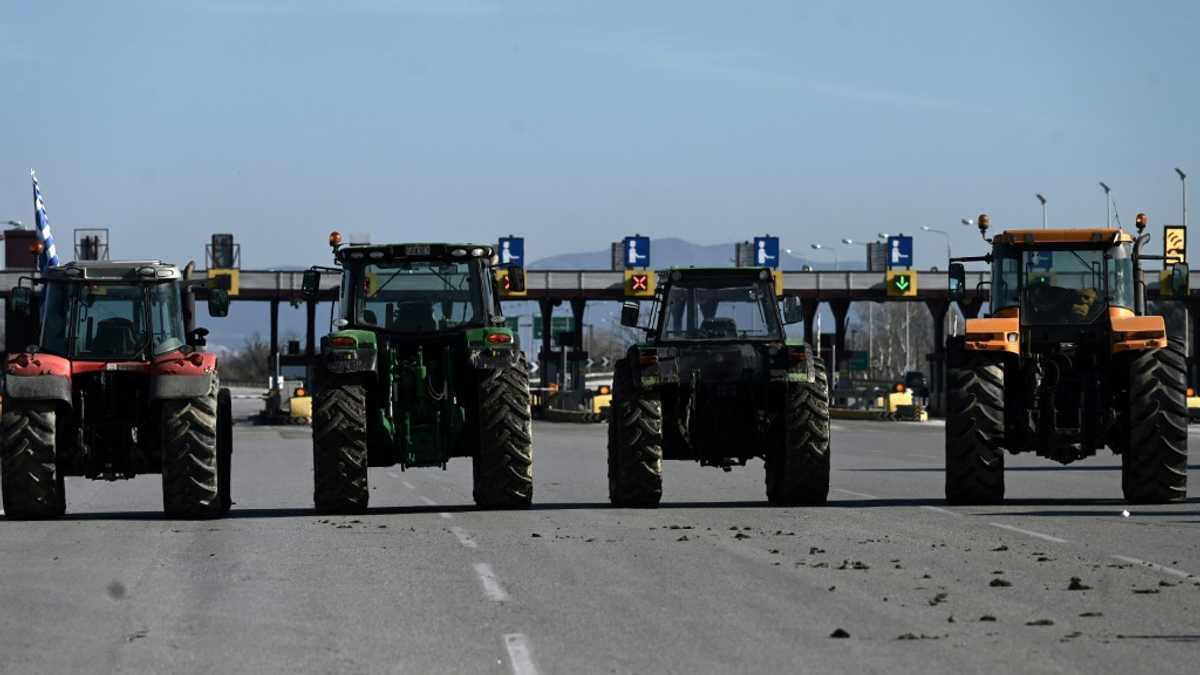 Greek govt warns farmers not to escalate subsidy protest