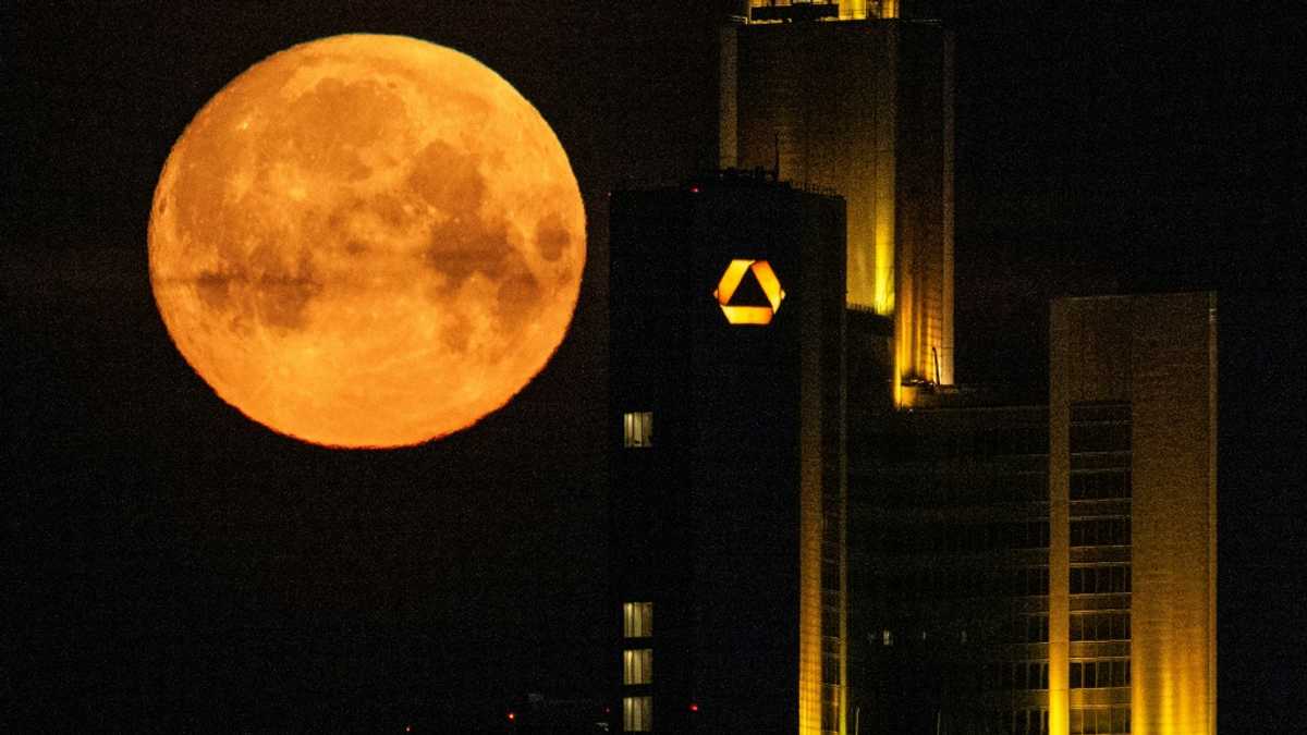 German lender Commerzbank's profits jump as it fends off UniCredit