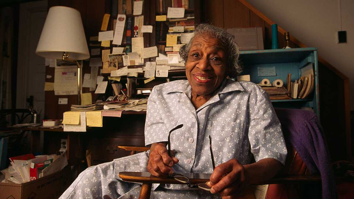 An elderly woman asked me to marry her before she died — Then her lawyer said, “She chose you”
