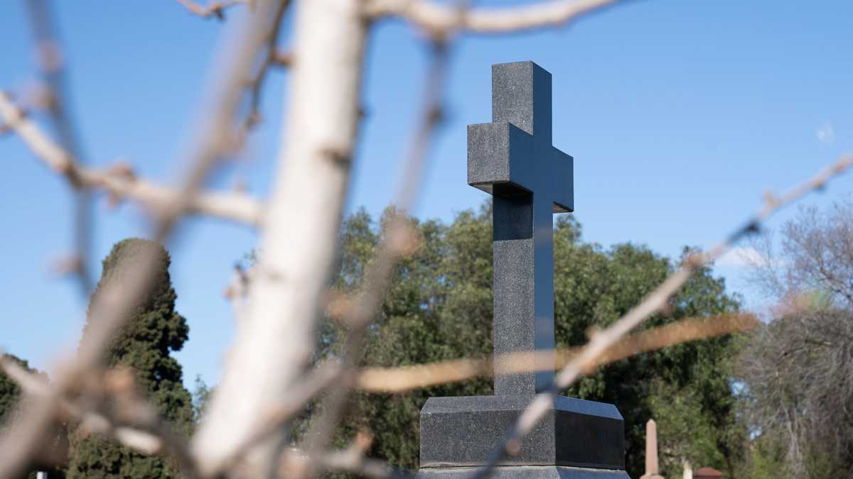 I bought the burial plot next to my late husband – The face 