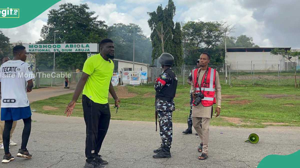 Trending photos show moment Abuja protester confronts police during hardship protest in Abuja