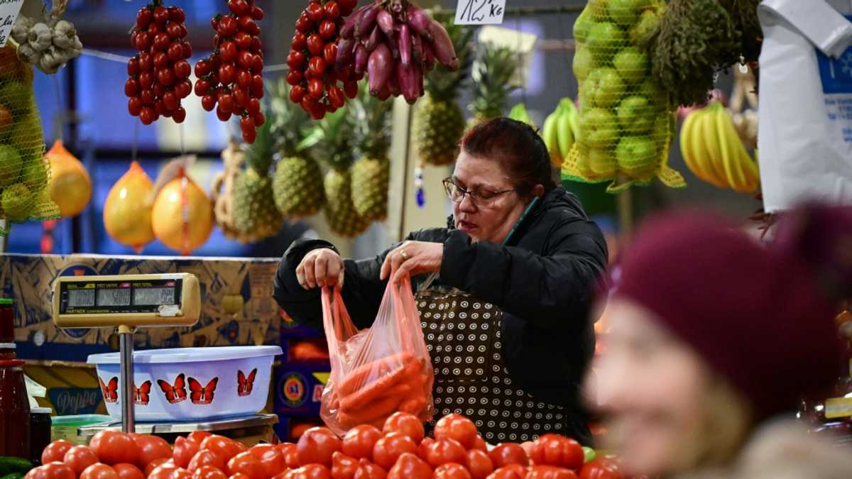 Romania's economic troubles fuel far-right rise