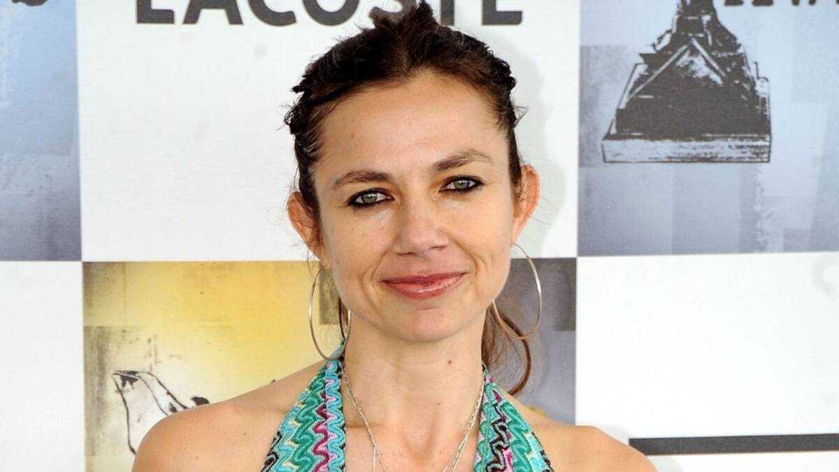 Justine Bateman bio: age, height, husband, children, movies - Legit.ng