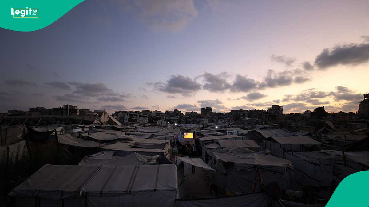 Gaza killings: Thousands attend funeral for 100 bodies recovered from Zeitoun rubble