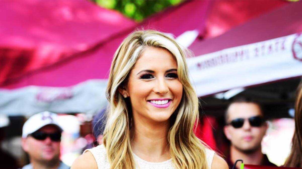 Laura Rutledge: age, height, husband and hot photos - Legit.ng