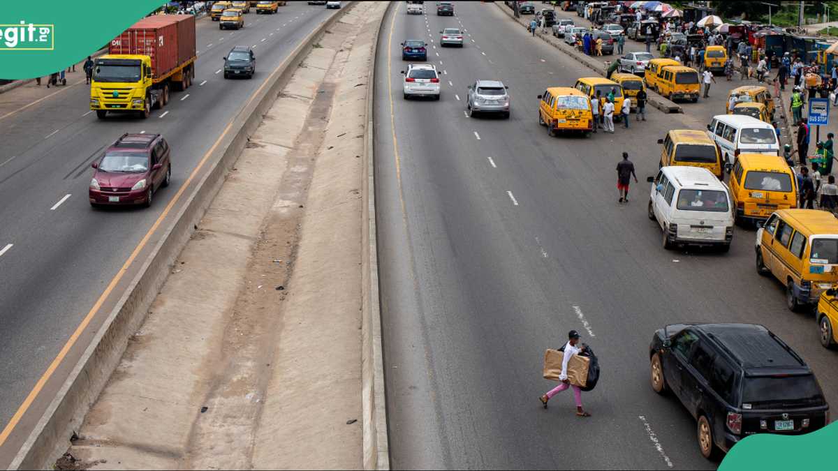 168 solar streetlights stolen from Lagos-Ibadan Expressway at Longbridge