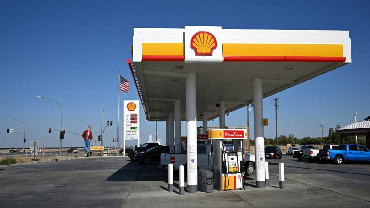Pb 35 Shell Shell net profit sinks 35% in first-quarter as oil prices fall - Legit.ng