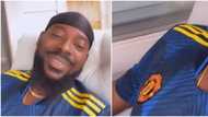 I hate that I love you: Adekunle Gold stirs reactions as he wears Man Utd jersey despite UCL disqualification