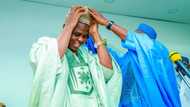 Ganduje ya karbi shugabannin Kwankwasiyya na kananan hukumomin Kano 44, ya yaga jar hula (Hotuna)