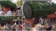 Man buried in big beer bottle-shaped coffin, pallbearers dance with the weird casket in style, clip goes viral