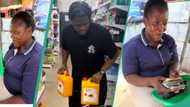 Man goes to the street to share money and foodstuff, beneficiaries appreciate him, clip trends