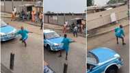 Man in shorts uses sweet dance to stop traffic, moves his body magically like robot, stunning video goes viral