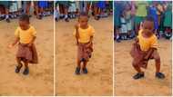 "Children of these days": Little girl in school uniform dances accurately in midst of crowd, video goes viral