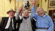 Holocaust survivors finally reunite at same house they sought refuge 70 years ago, photo emerges