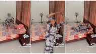 "Mama don lodge oh": Nigerian woman records herself in a hotel room, plays around like it's her first time