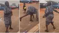 "She shakes it better": Old woman in gown dances by roadside with waist, video of her sweet moves goes viral