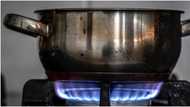 Video captures guests being served food directly from hot stove and calabash at event, stirs reactions