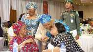 Dame Patience da Aisha Buhari sun zauna a karkashin rumfa daya dalilin Maryam Babangida