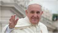 Pope advises hairdressers and beauticians to stop gossiping during work