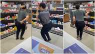 Beautiful lady dances at workplace, shakes waist in video without fear of sack, many praise her