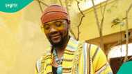 Kizz Daniel slams Vaddicts for begging him for money, fans react: "Make we just vibe, abeg"