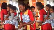 "Never seen this before": Sweet mother backs her 2 babies with 1 wrapper in viral video, impresses many