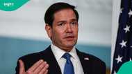 US government tells passport holders to sign travel documents