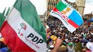 2023 elections: APC knocked down as over 20,000 chieftains, defect to PDP in northern state