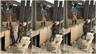 Bricklayers at construction site 'pause work', dance to Ko Por Ke with great legwork, video stirs reactions