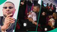 Yinka Ayefele could not believe his eyes as man rain bales of N5 notes on him, elicits reactions