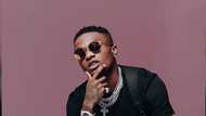 Shahararren mawaƙin Najeriya, Wizkid, ya ce bai yarda da addini ba