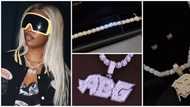 Kidnap where? Tiwa Savage takes delivery of diamond-studded ABG necklace worth millions, video trends