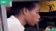 “Shey make I die of hunger cos I wan graduate?”: Funny lady eats under the table during lecture