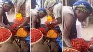 "The mother of my ex": Woman outsmarts pepper seller who tried to cheat her, video goes viral on TikTok