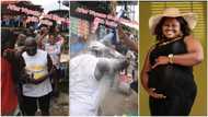 Woman welcomes twins after 14 years of marriage, market traders rejoice, pour powder everywhere