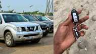 Young man goes on mission to return missing car key to owner, posts photo of item online