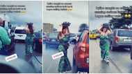 "Hustle na your mate?" Pretty curvy Oyinbo lady captured hawking walnut in Lagos traffic, video goes viral