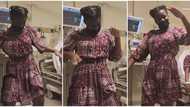 Beautiful lady wears matching outfit, dances for her twin sister in hospital, viral video melts hearts online