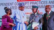 An kori jami'in kwastam da Buhari ya karrama saboda ƙin karɓar toshiyar bakin Naira miliyan 180