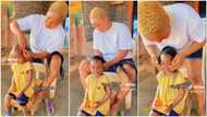 "See wetin my pikin carry come": Frustrated mum of kid with scanty hair sits her down, plaits imaginary hair