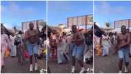 "Her children must be on TikTok'": Market woman unexpectedly joins man doing Soweto dance in viral clip
