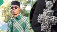 "Simple and classy, una papa fit?" Wizkid splurges $1m on Ice chain, video goes viral