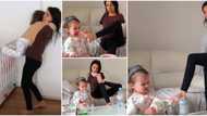 Adorable moment armless mum carried her 3-year-old daughter, fed and cared for her melt hearts online