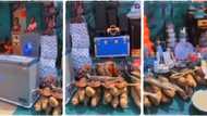 Bride price paid for Nigerian girl stuns many: 2 refrigerators, 25 tubers of yam, but the lady is not smiling