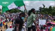 Anxiety as thugs threaten residents against protesting in Lagos, video trends