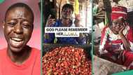 Man breaks down in tears seeing his mum still selling pepper after many years: "God remember her"