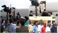 Nigerian governor finally returns after spending 30 days on vacation, supporters welcome him at airport